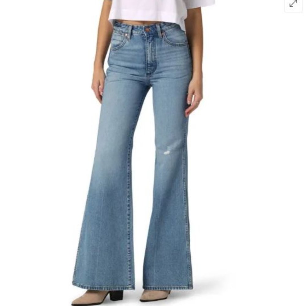 NWT! Wrangler High Waist Flare Leg Jeans in Mermaid at Nordstrom, Size‎ 30 X 32